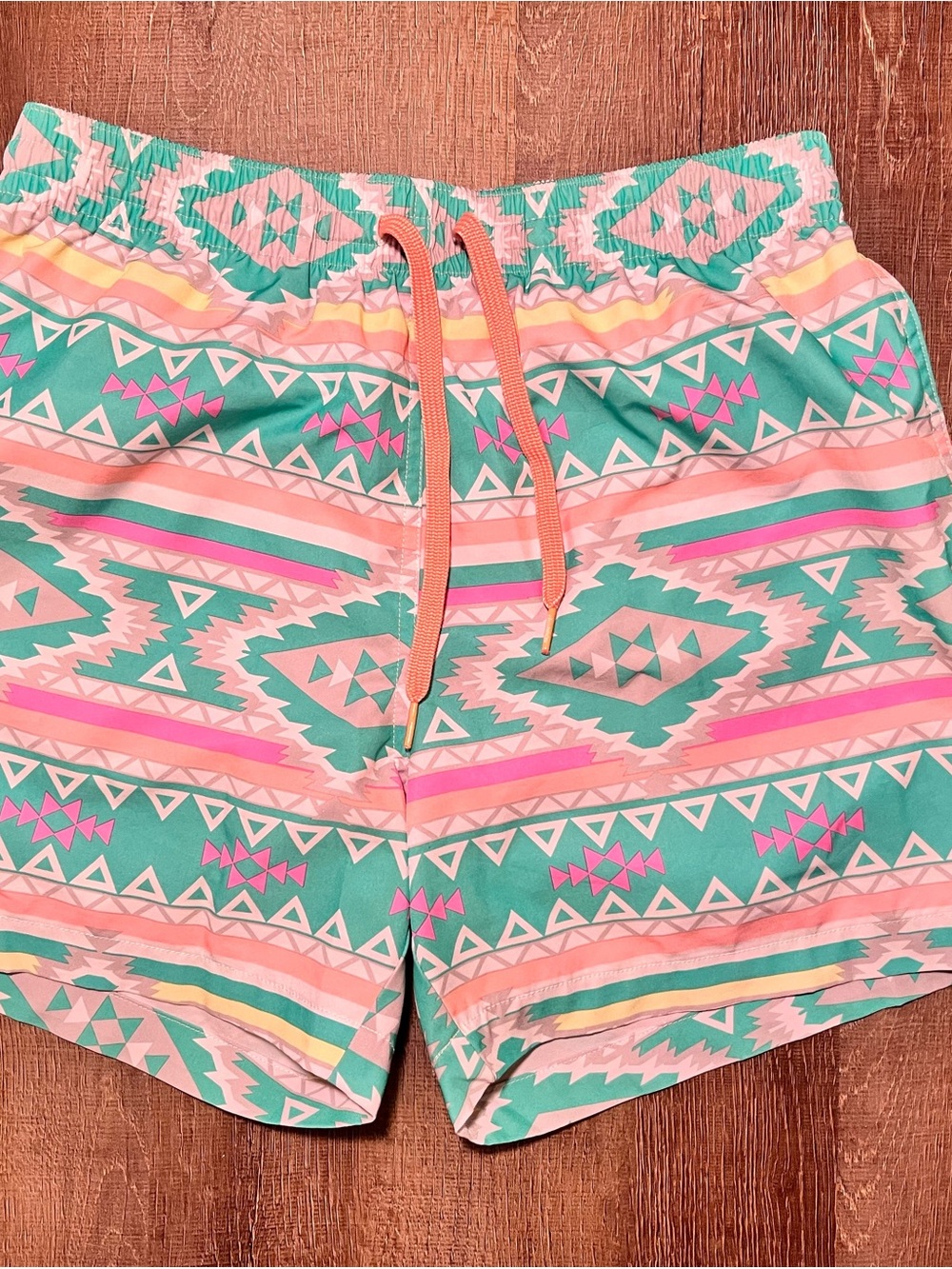 Chubbies men’s swim trunks shorts small 5.5” inseam geometric Aztec pattern fun